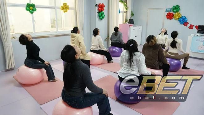 eBET瑜伽-商城县人民医院产科孕妇学校举办“三八”妇女节孕妇瑜伽首课科学孕育更(图3)